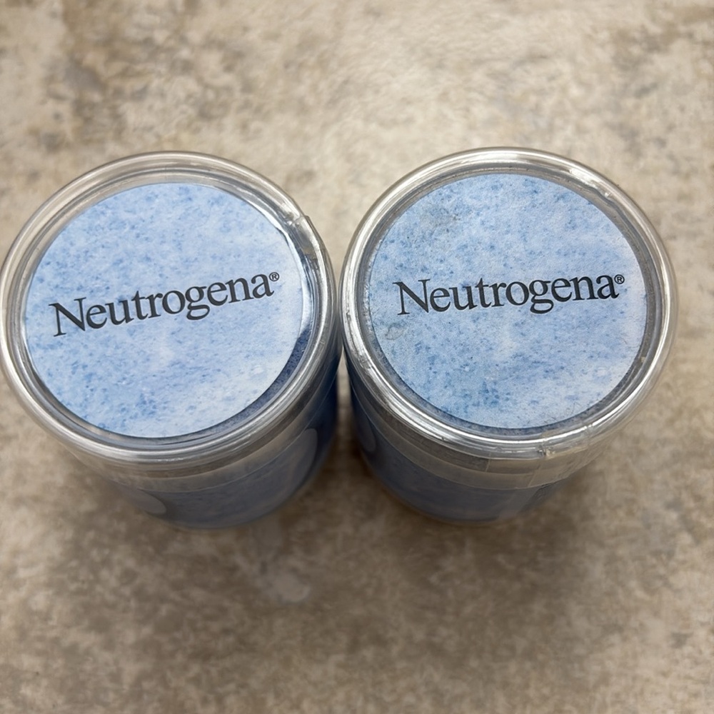 Neutrogena Blue Facial Cleansing Pads - Gentle Exfoliating Puffs - Picture 2 of 6